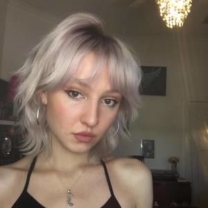 Meet your Posher, Claudia